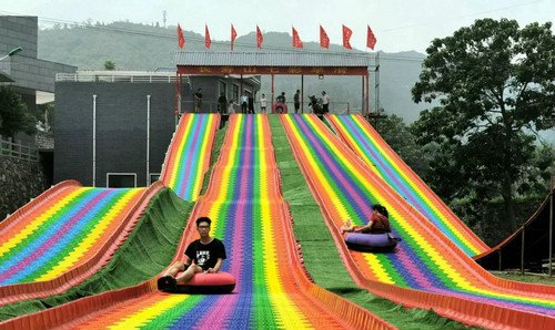 温州七彩旱滑儿童彩虹滑梯游乐设备景区旱地滑雪圈网红旱雪滑道